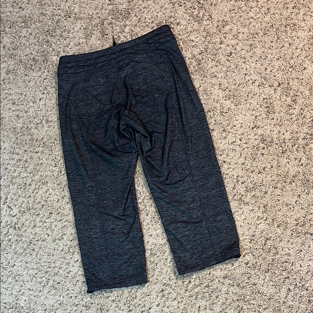 Athleta Quest Metro Slouch Capri Pants Medium Heather Gray Travel Jogger NWOT - Picture 5 of 9
